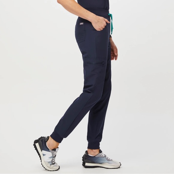 NWT FIGS High Waisted Zamora FREEx Jogger Scrub Pants in BLACK - Picture 2 of 9